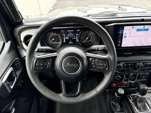 Used 2024 Jeep Wrangler Unlimited Sport AWD/4WD image 10