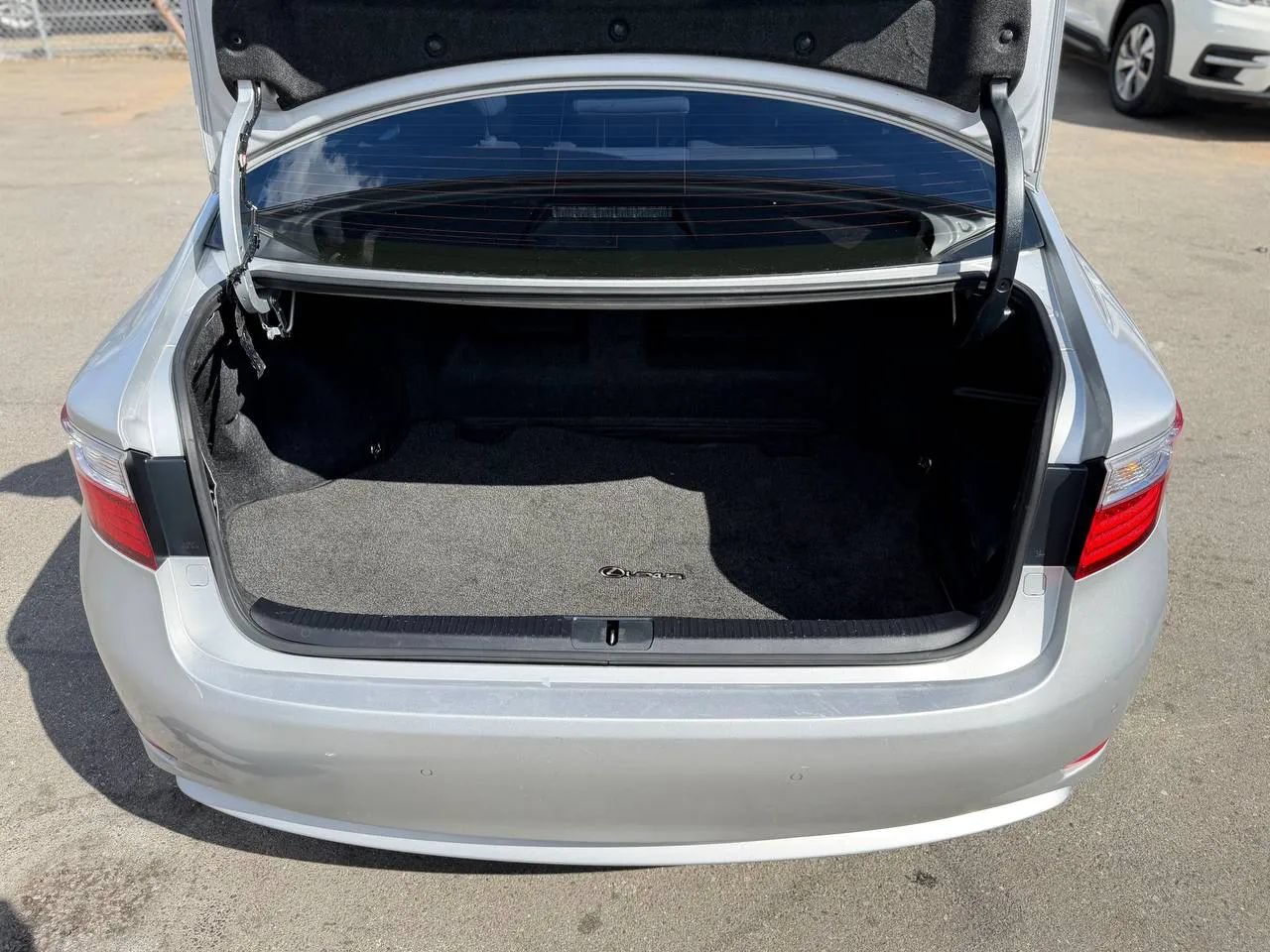 Used 2014 Lexus ES 300h w/ Premium Package w/Bamboo Trim FWD image 27