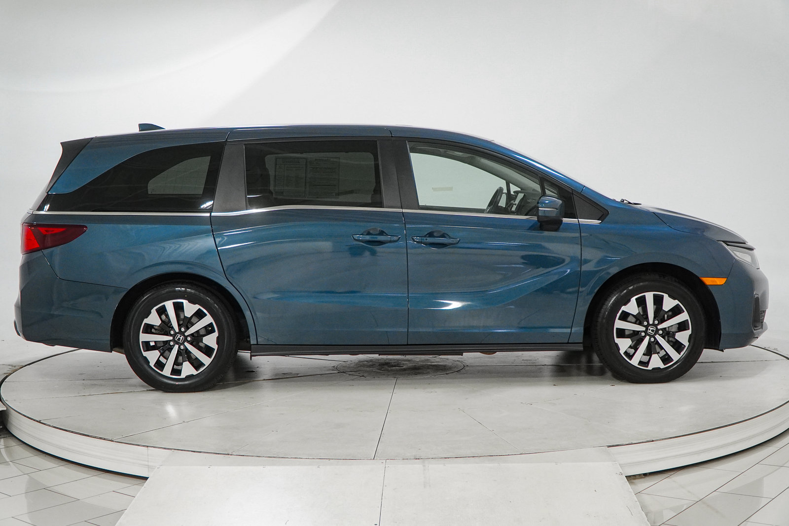 Used 2025 Honda Odyssey EX-L image 14