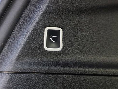 Used 2020 Chrysler Pacifica Touring-L w/ Advanced Safetytec Group image 9