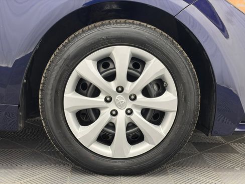 Used 2020 Toyota Corolla LE FWD image 32