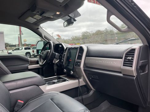 Used 2019 Ford F250 Lariat w/ Lariat Value Package image 28