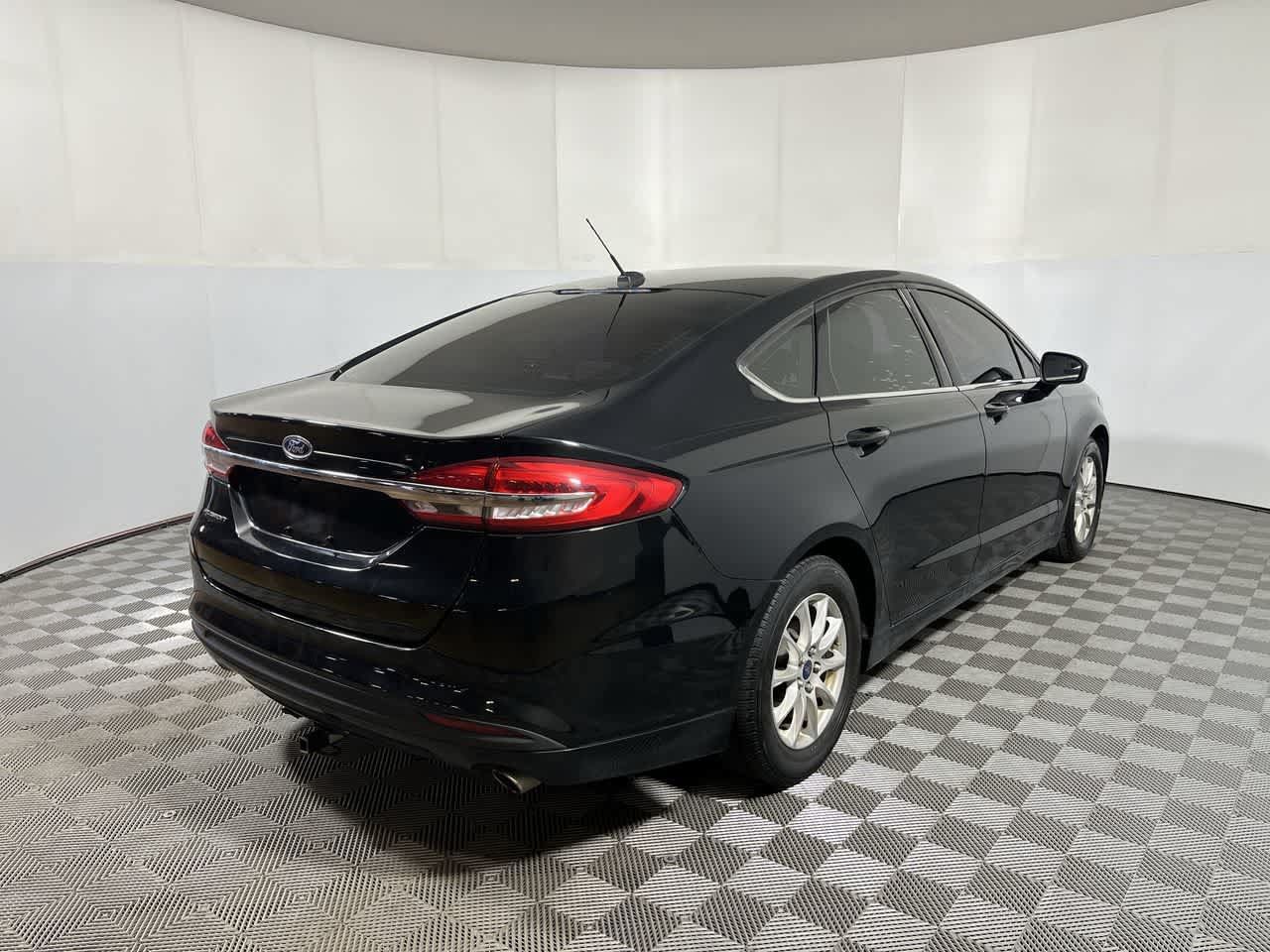Used 2017 Ford Fusion S FWD image 8