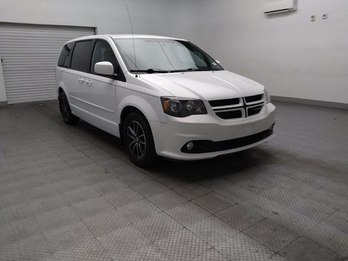 Used 2017 Dodge Grand Caravan GT w/ Mopar Premium Addition Group FWD image 13