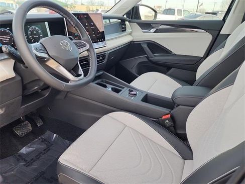 New 2026 Volkswagen Tiguan SE image 12