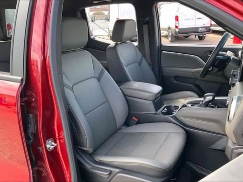 Used 2025 Chevrolet Colorado ZR2 w/ Technology Package image 8