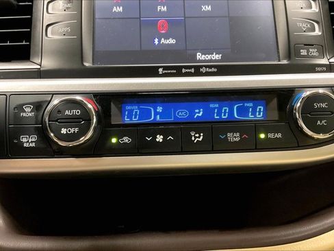 Used 2018 Toyota Highlander XLE AWD/4WD image 33