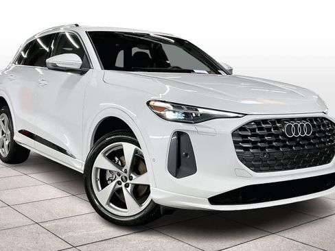 Used 2025 Audi Q5 Premium Plus w/ Premium Plus image 2