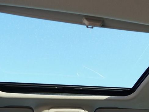 Used 2019 Buick Enclave Essence w/ LPO, Sport Appearance Package image 19