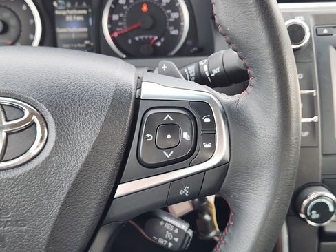 Used 2015 Toyota Camry SE image 40