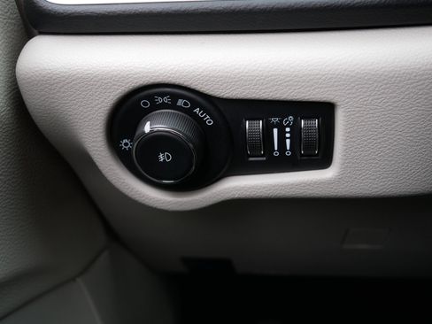 Certified 2024 Chrysler Pacifica Touring-L image 26