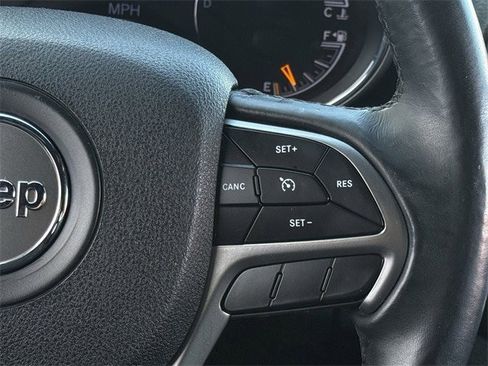 Used 2018 Jeep Grand Cherokee Laredo image 12