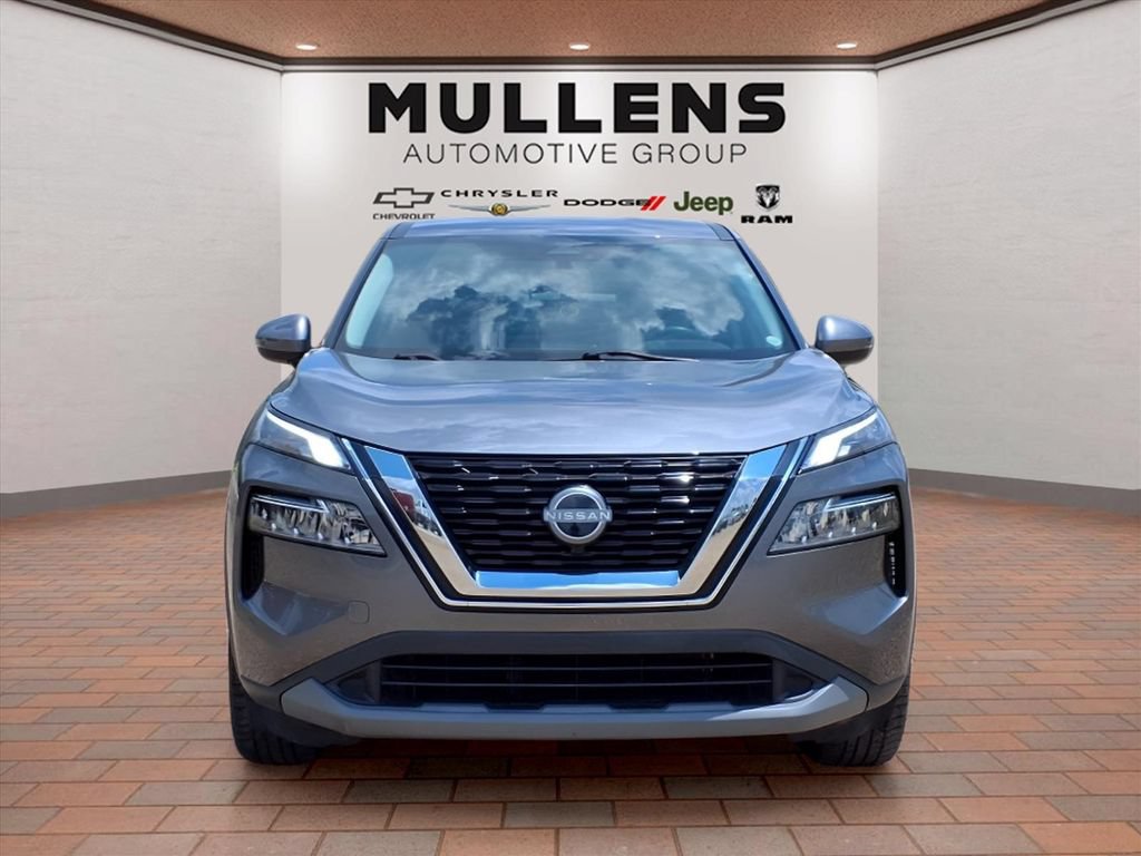 Used 2022 Nissan Rogue SV FWD image 2