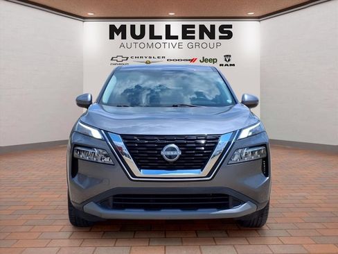 Used 2022 Nissan Rogue SV FWD image 2