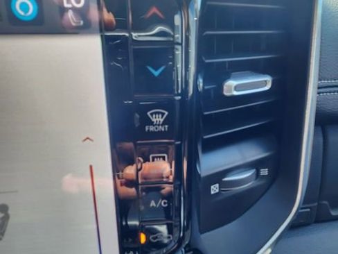 Used 2022 RAM 3500 Laramie AWD/4WD image 23