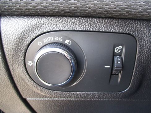 Used 2018 Chevrolet Cruze LT image 23