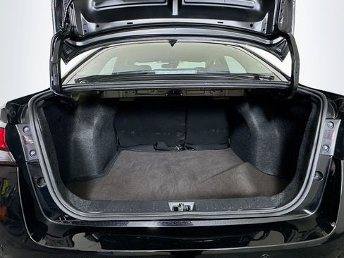 Used 2025 Nissan Versa SV image 27