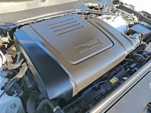 Certified 2025 Land Rover Discovery Dynamic SE AWD/4WD image 26