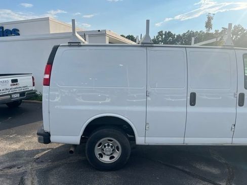 Used 2022 Chevrolet Express 2500 w/ Driver Convenience Package RWD image 4