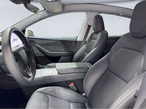 Used 2026 Tesla Model Y Long Range image 17