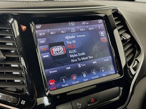 Used 2019 Jeep Cherokee Limited image 21