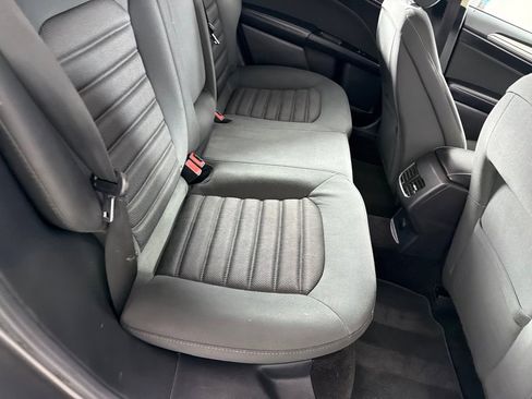 Used 2017 Ford Fusion SE image 21