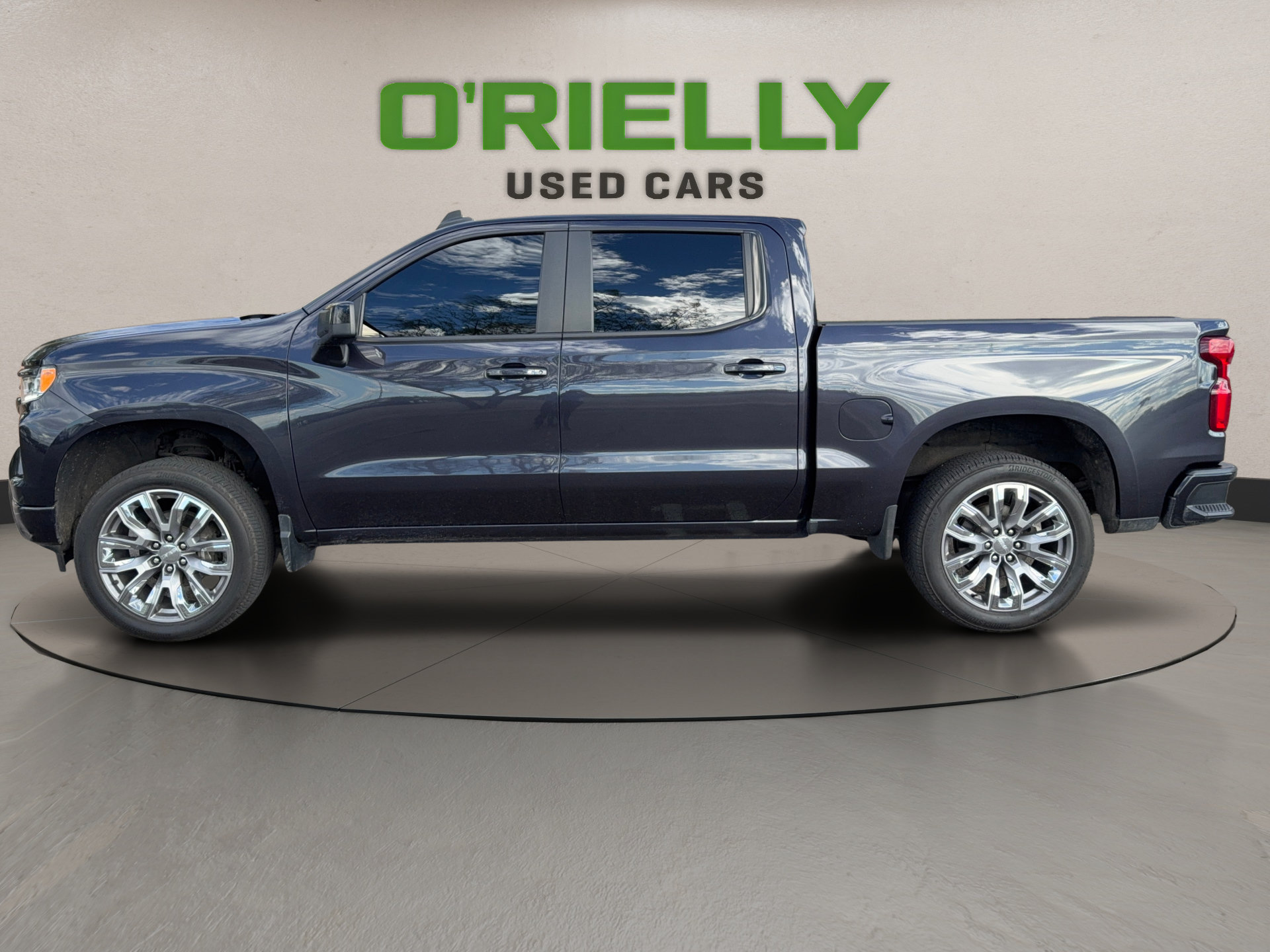 Used 2022 Chevrolet Silverado 1500 RST w/ Convenience Package II RWD image 2