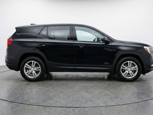 Used 2024 GMC Terrain SLE image 11