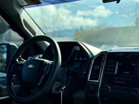 Used 2015 Ford F150 XLT image 3