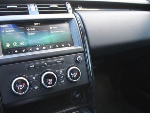 Used 2019 Land Rover Discovery SE image 14