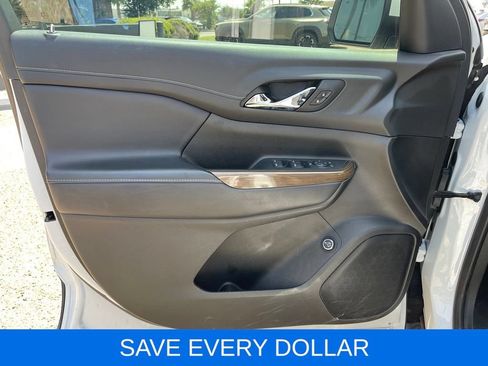 Used 2023 GMC Acadia SLE w/ Driver Convenience Package FWD image 13