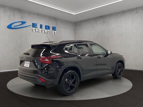 New 2026 Chevrolet Trax LT FWD image 4