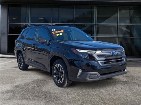 Used 2025 Subaru Forester Premium image 2