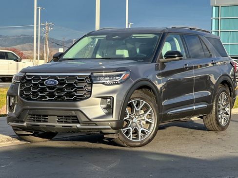 Certified 2025 Ford Explorer Platinum w/ Ultimate Package image 1
