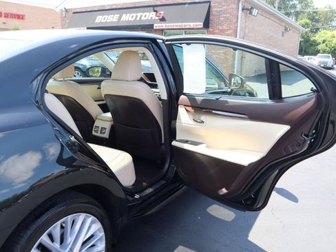 Used 2016 Lexus ES 350 w/ Ultra Luxury Package FWD image 13