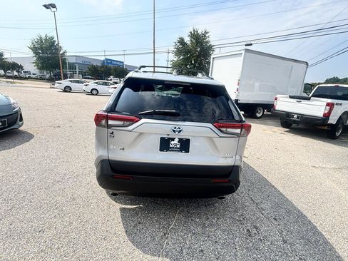 Used 2020 Toyota RAV4 XLE AWD/4WD image 21