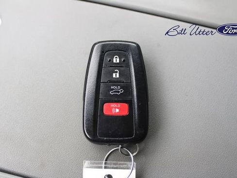 Used 2021 Toyota Highlander XLE image 11