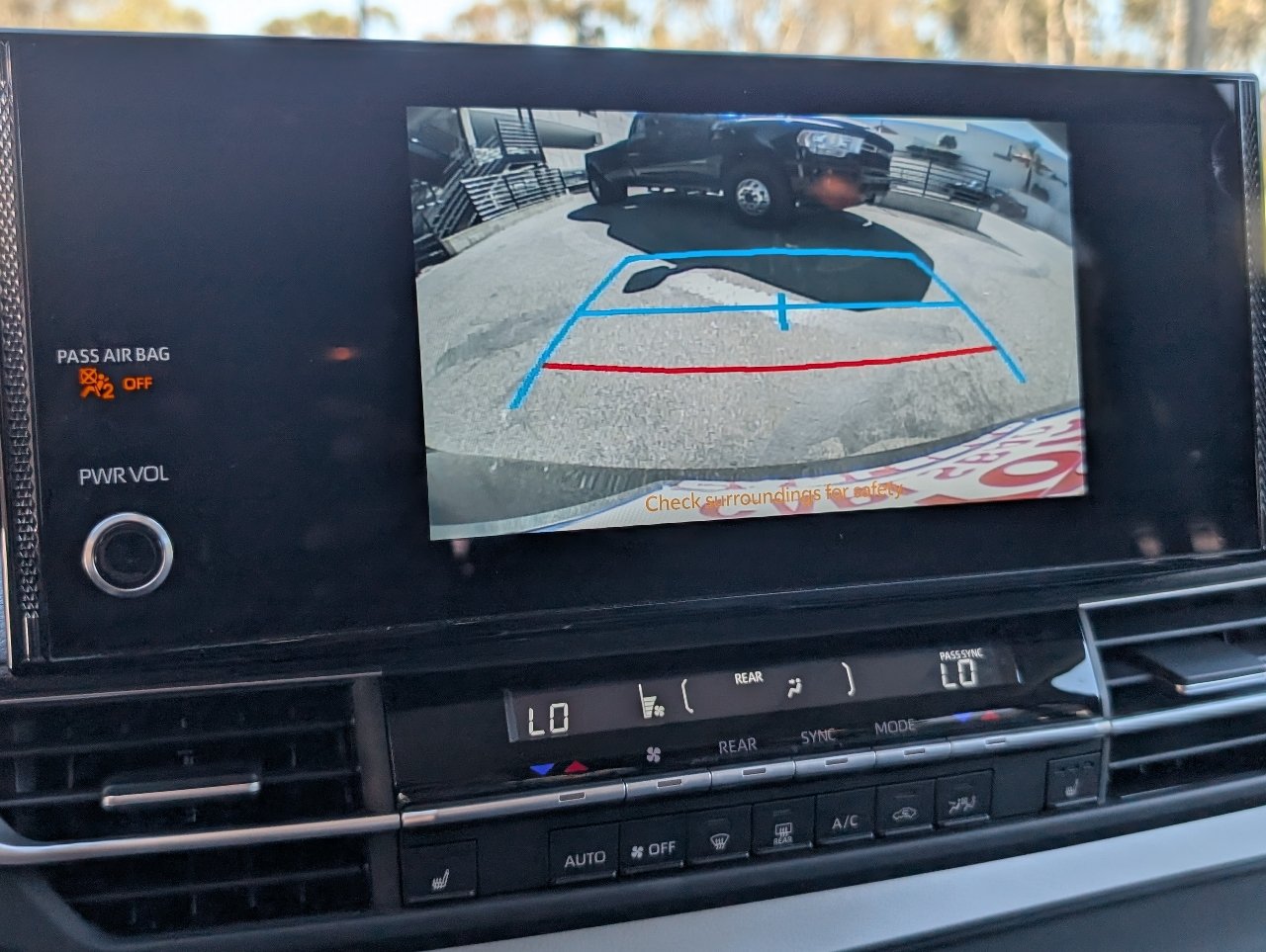 Used 2026 Toyota Sienna XLE FWD image 7
