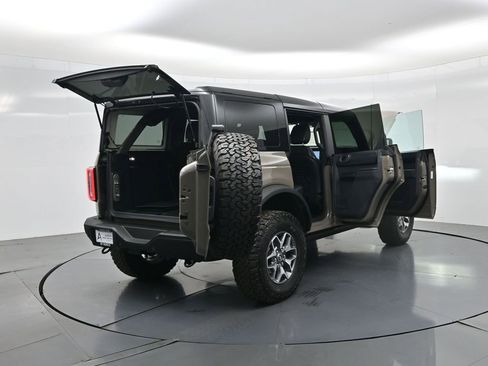 Used 2025 Ford Bronco Badlands image 38