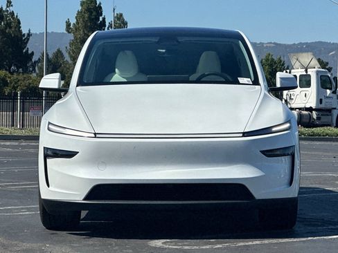 Used 2026 Tesla Model Y Long Range AWD/4WD image 9