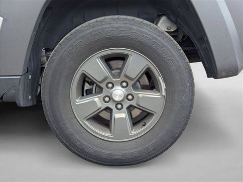 Used 2010 Jeep Liberty Renegade w/ Premium Group AWD/4WD image 9