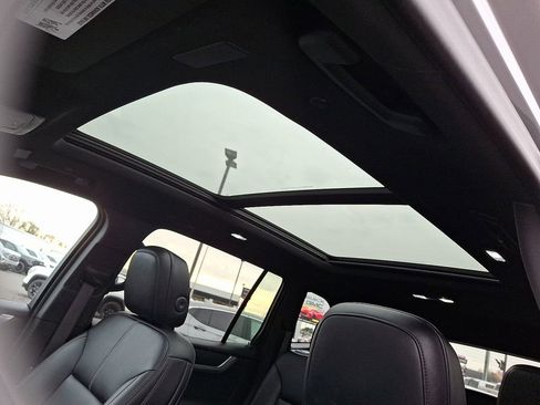 Used 2025 GMC Acadia Elevation w/ Elevation Premium Package image 16