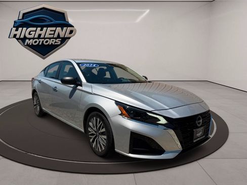 Used 2024 Nissan Altima 2.5 SV FWD image 8