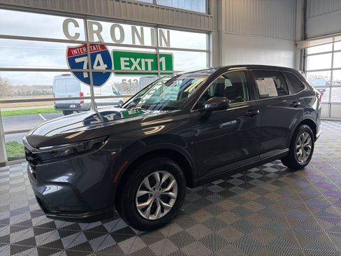 Used 2025 Honda CR-V LX image 3