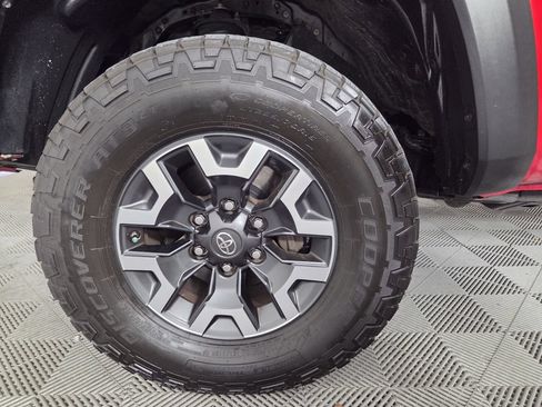 Used 2018 Toyota Tacoma TRD Off-Road AWD/4WD image 7