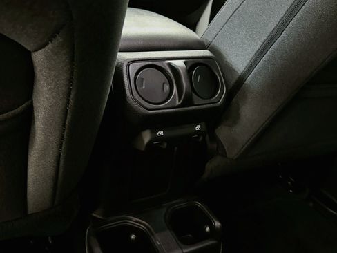 Used 2025 Jeep Wrangler Unlimited Sport AWD/4WD image 27