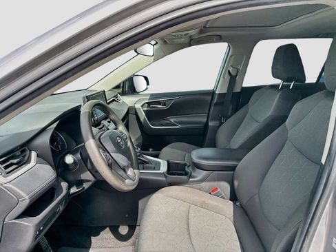 Used 2022 Toyota RAV4 XLE w/ Convenience Package FWD image 10