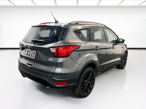 Used 2019 Ford Escape SE FWD image 4