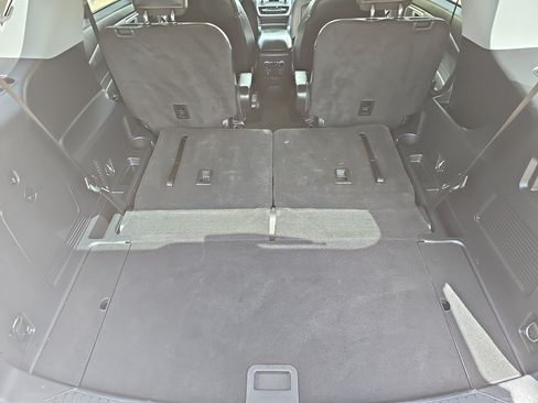 Used 2022 Ford Explorer XLT w/ Equipment Group 202A AWD/4WD image 12