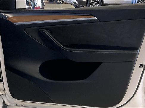 Used 2024 Tesla Model Y Performance image 21